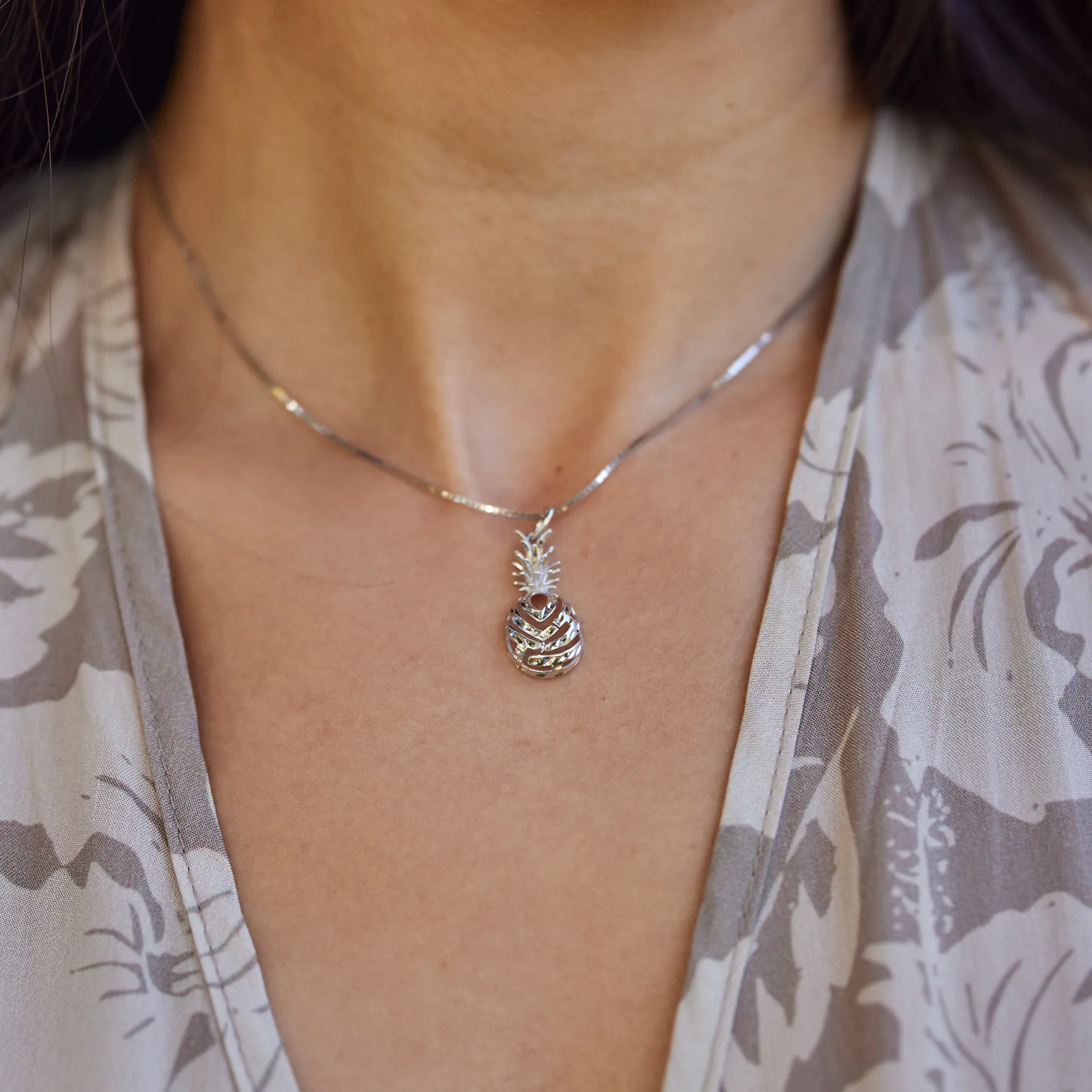 Aloha Pineapple Pendant in White Gold