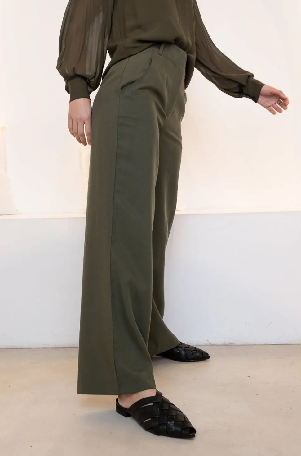 ALTER EGO TAILORED PANT - Olive