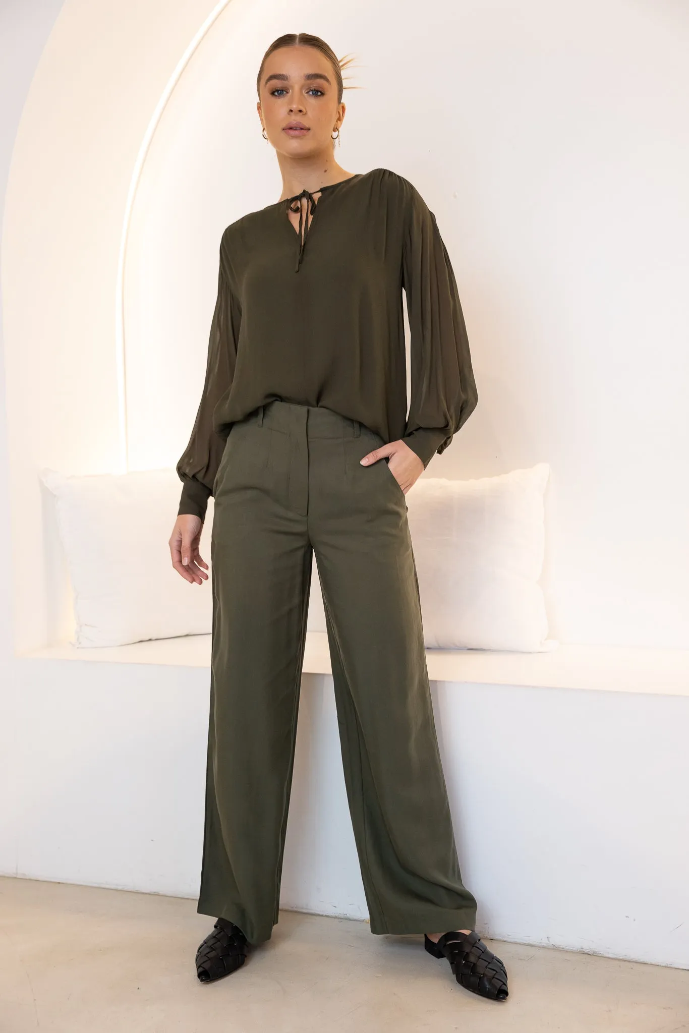 ALTER EGO TAILORED PANT - Olive