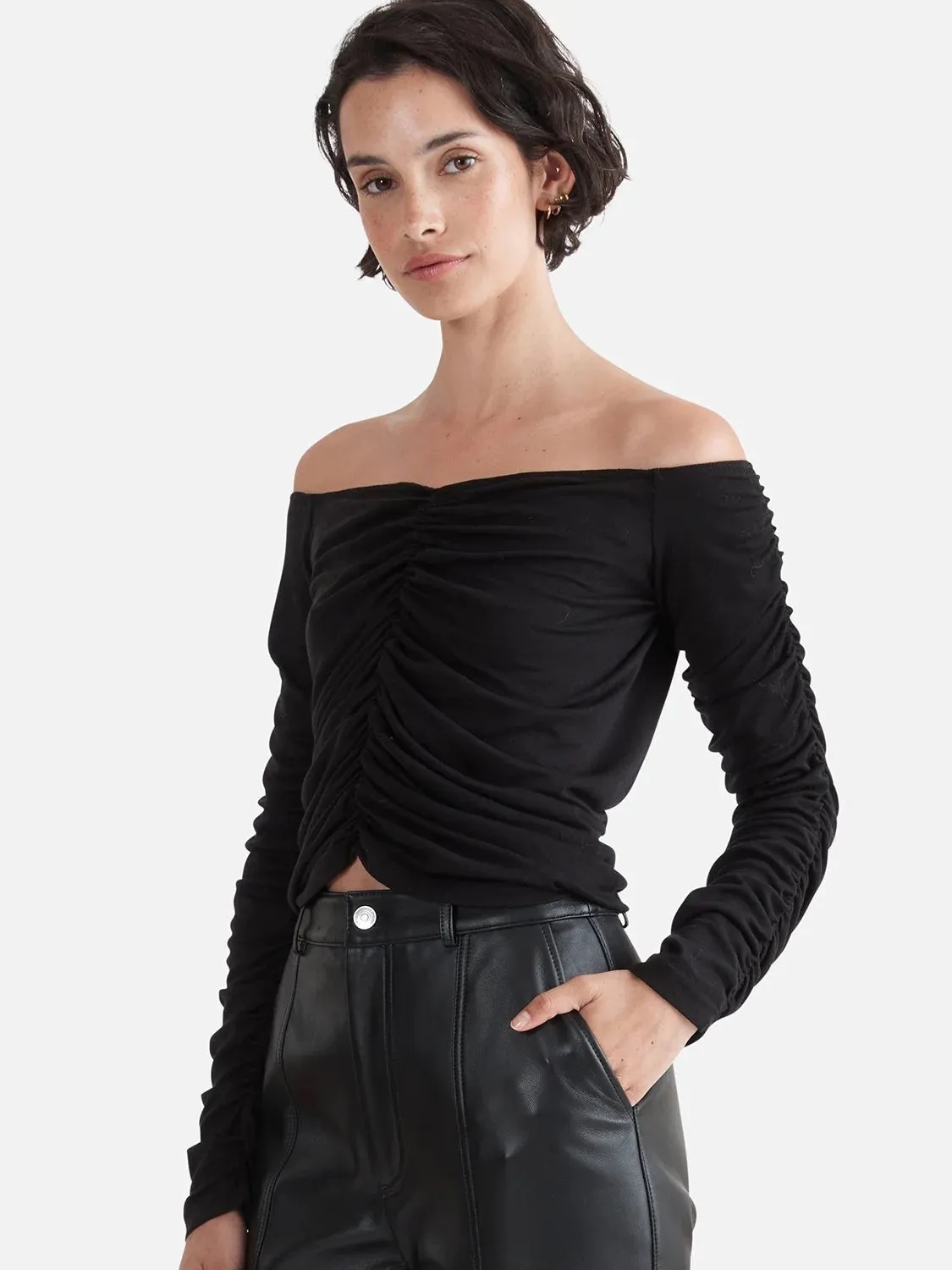 ENA PELLY ARLI ROUCHED LONG SLEEVE TOP IN BLACK is