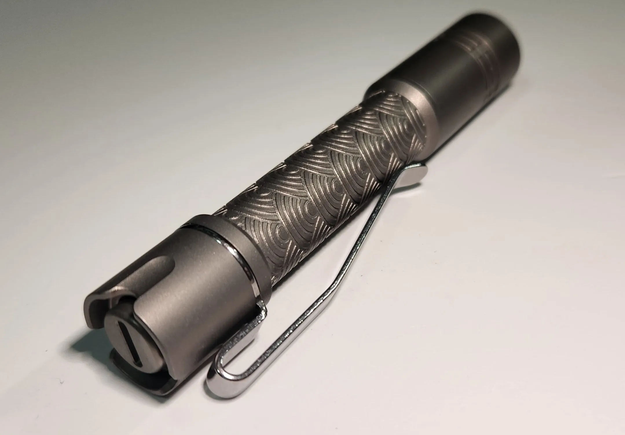 ReyLight Pineapple Mini Seigaiha Titanium Nichia AAA/10440 LED Flashlight *** FREE 10440 BATTERY BUT HAS TO SHIP FEDEX ***