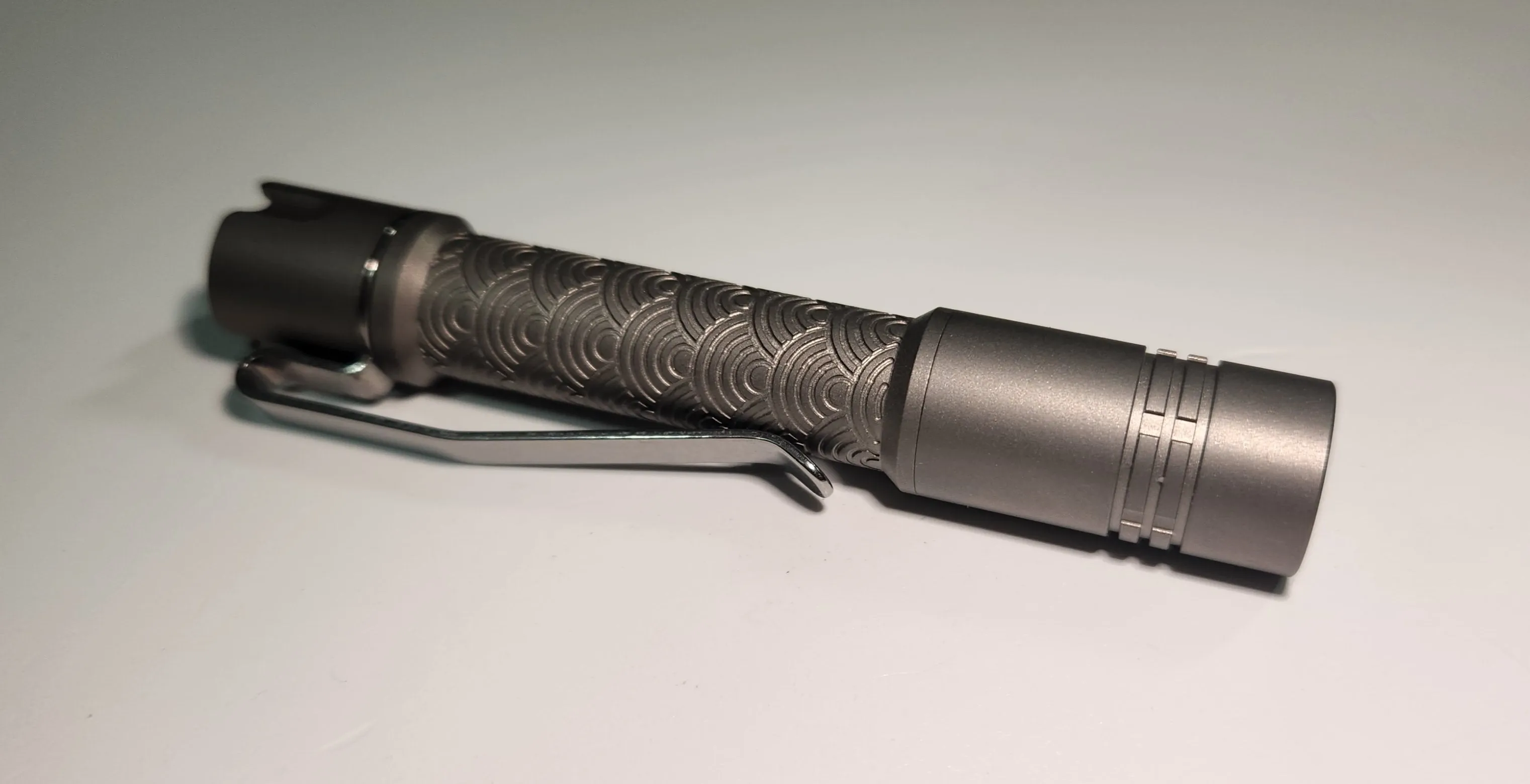 ReyLight Pineapple Mini Seigaiha Titanium Nichia AAA/10440 LED Flashlight *** FREE 10440 BATTERY BUT HAS TO SHIP FEDEX ***