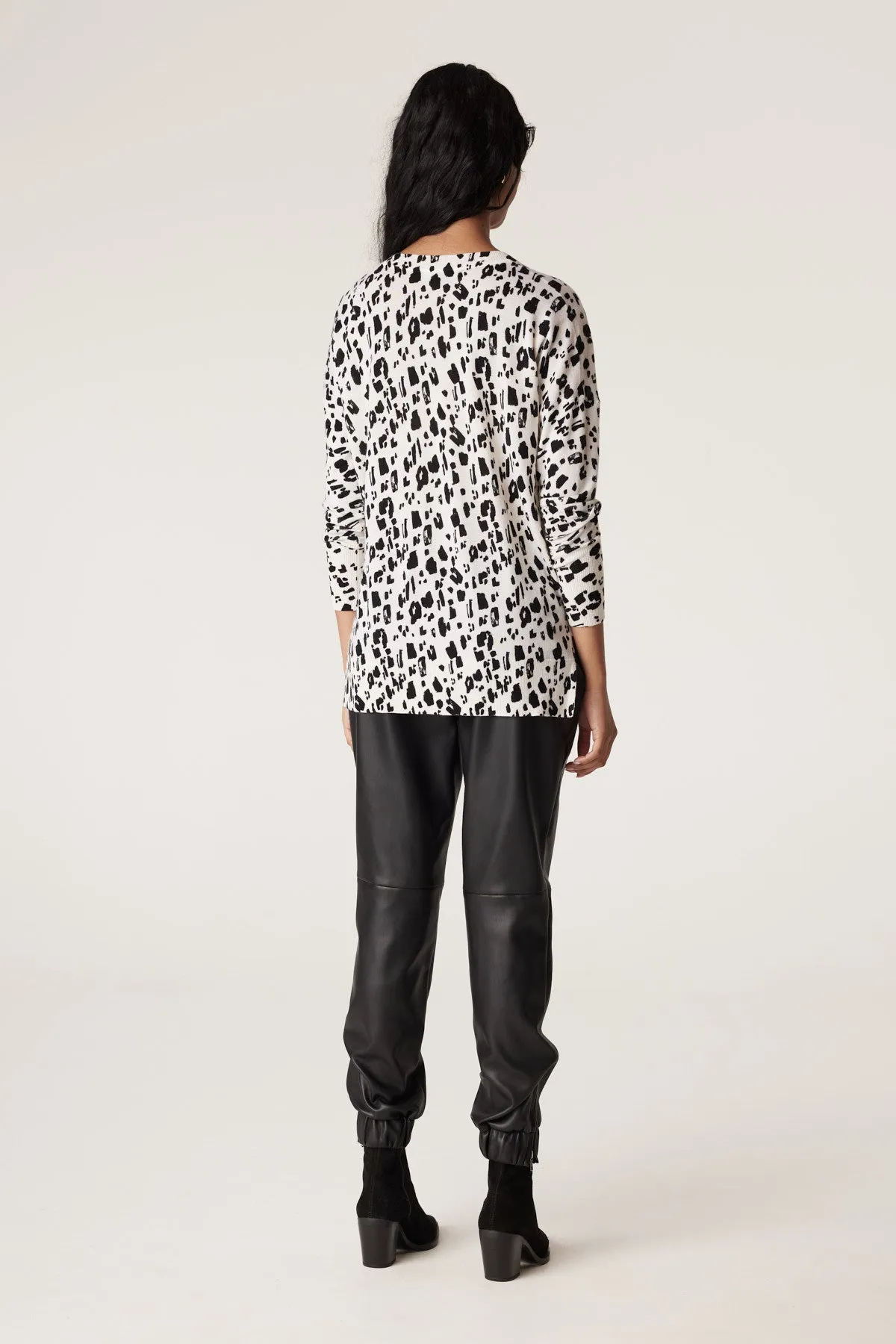 Superfine Print V Jumper - Black Print